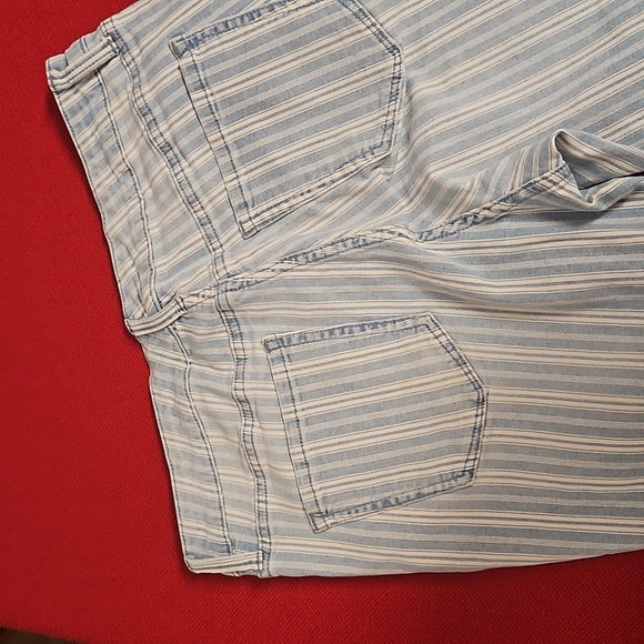 Nine West 'Chrystie Capri' size 10 striped light wash blue EUC - Picture 7 of 9